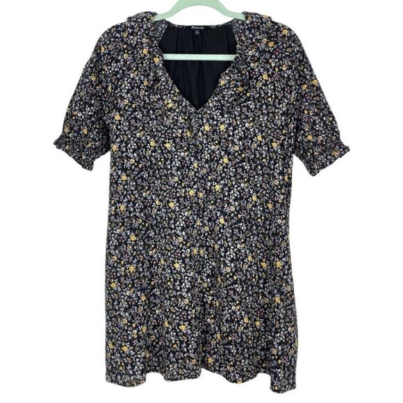 Madewell Ruffle Button-Front
Trapeze Dress in Folkmagic size XS - Picture 5 of 7